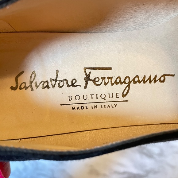 SALVATORE FERRAGAMO BOUTIQUE Black Suede & Patent Leather Pumps 8A - Picture 9 of 11